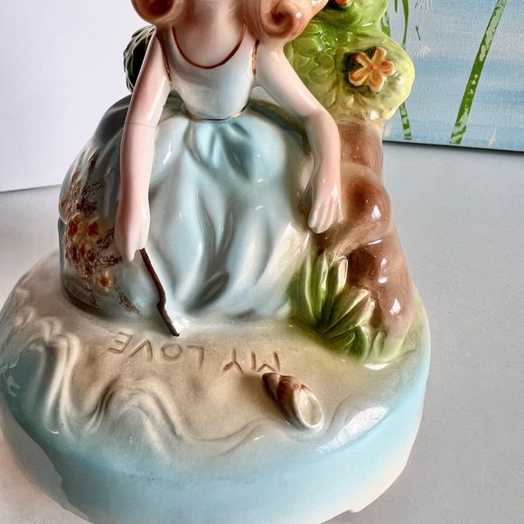 Josef Originals LOVE LETTERS in the Sand Musical Figurine, Vintage Music Box - Picture 5 of 7